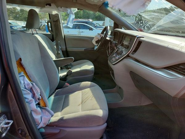 2017 TOYOTA SIENNA L