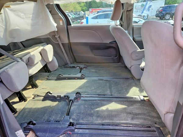 2017 TOYOTA SIENNA L