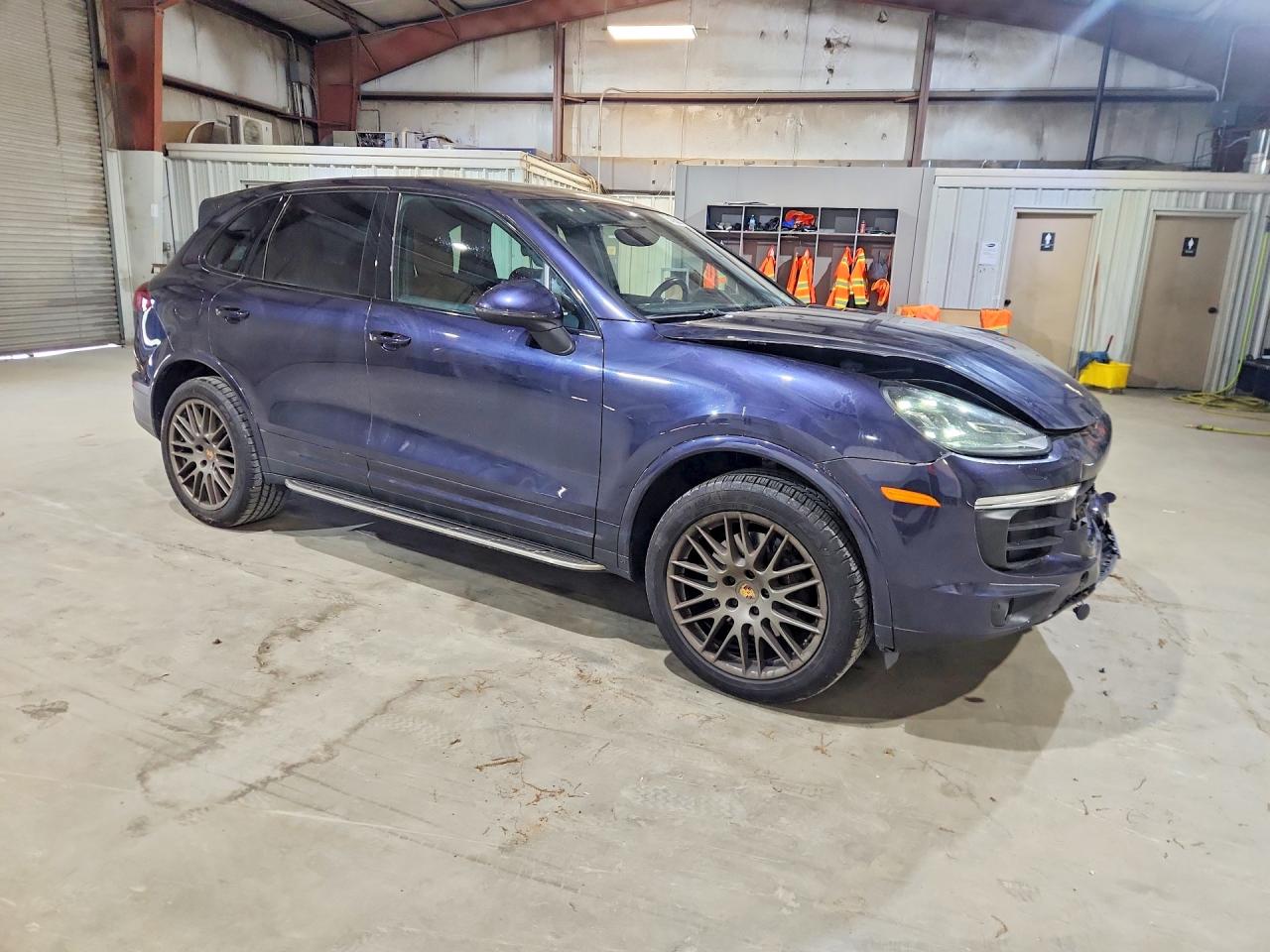 2017 PORSCHE CAYENNE