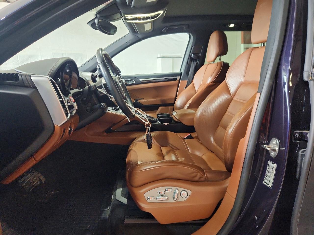 2017 PORSCHE CAYENNE
