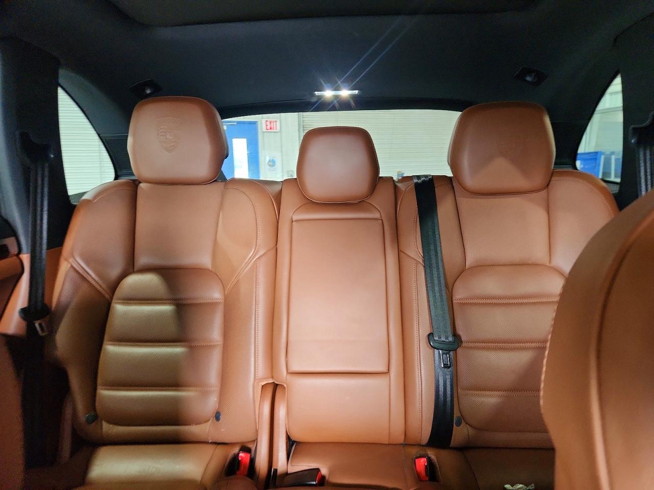 2017 PORSCHE CAYENNE