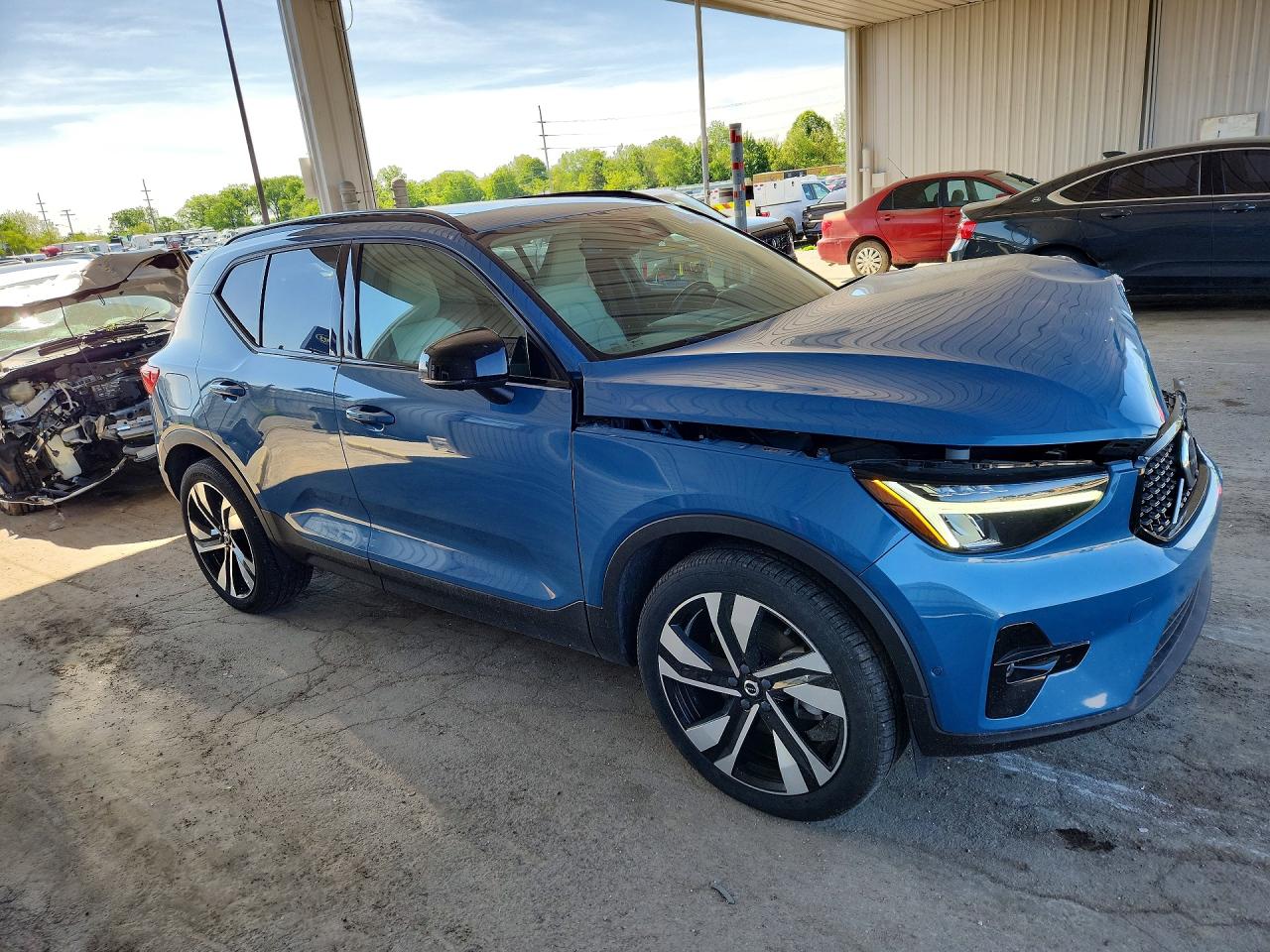 2023 VOLVO XC40 Plus Dark