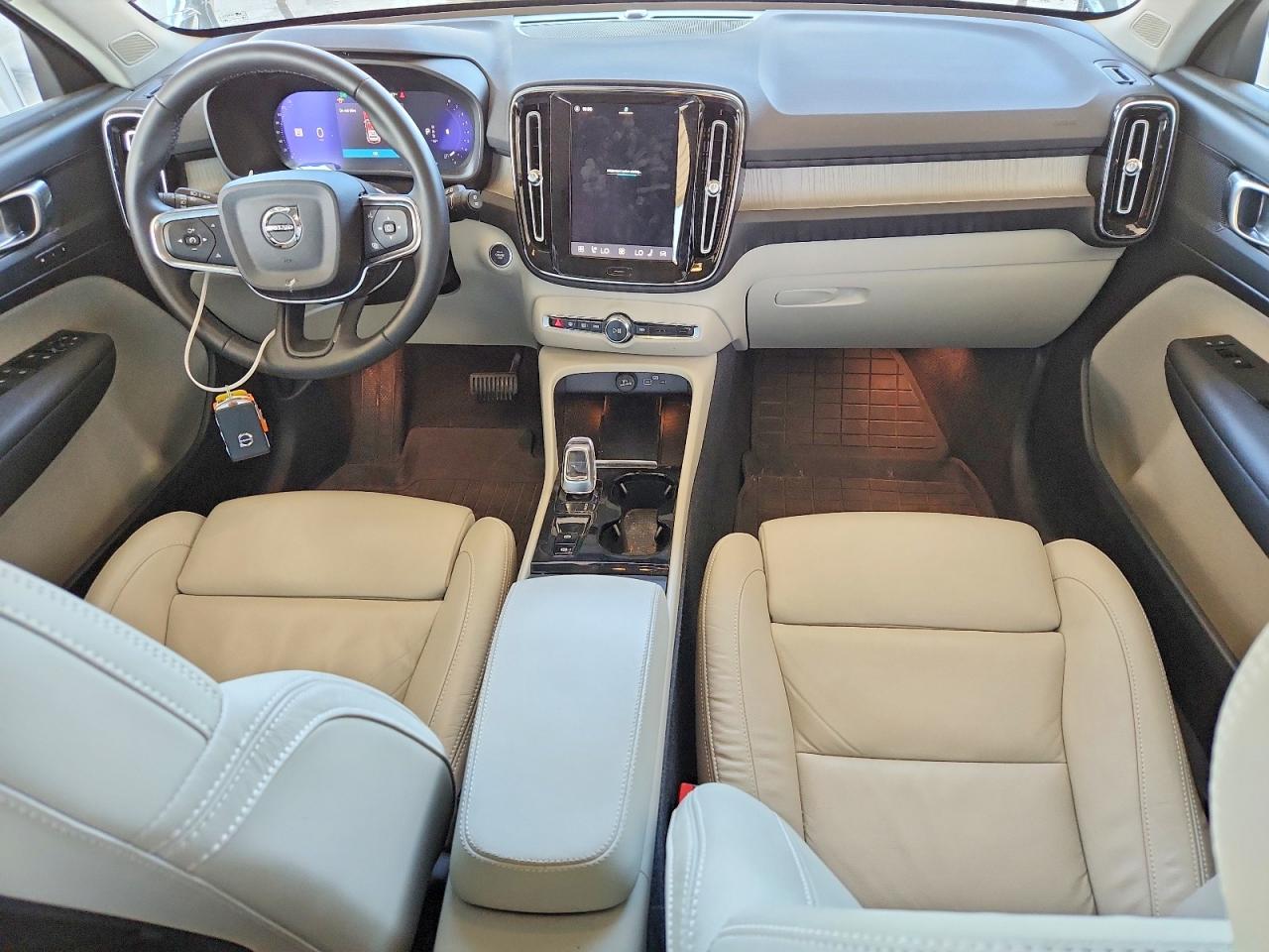 2023 VOLVO XC40 Plus Dark