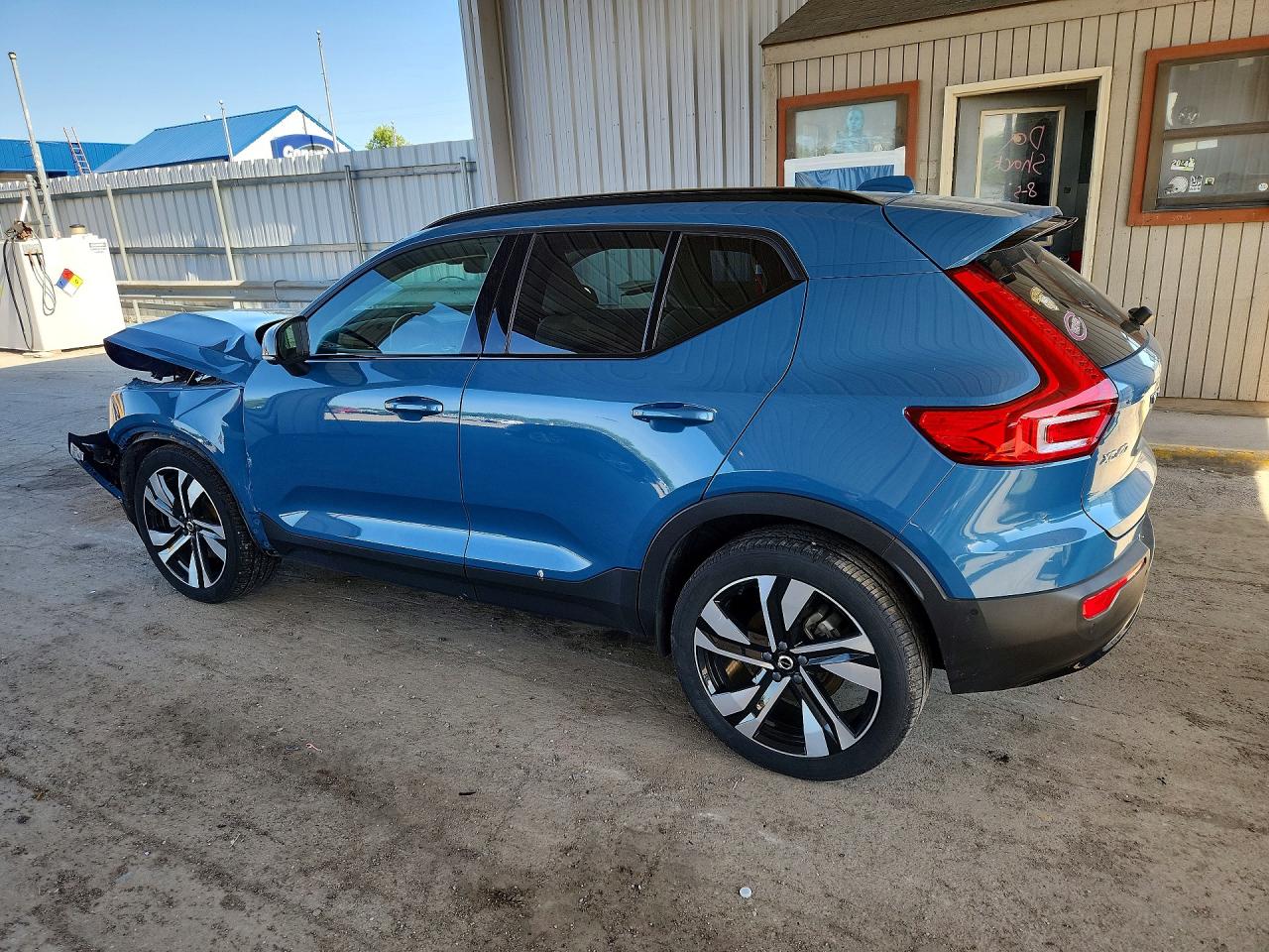 2023 VOLVO XC40 Plus Dark