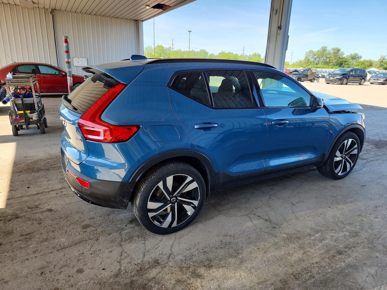 2023 VOLVO XC40 Plus Dark