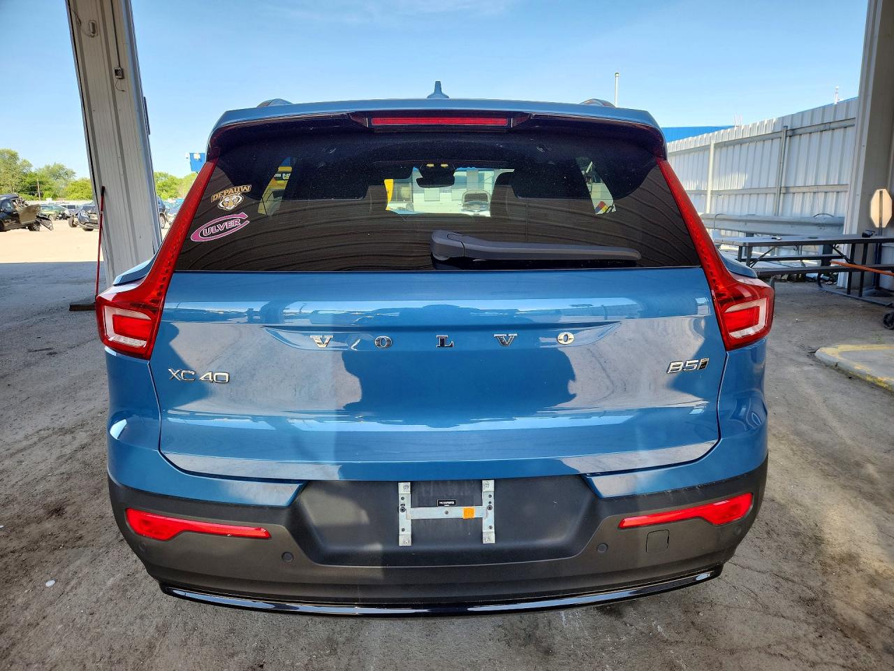 2023 VOLVO XC40 Plus Dark