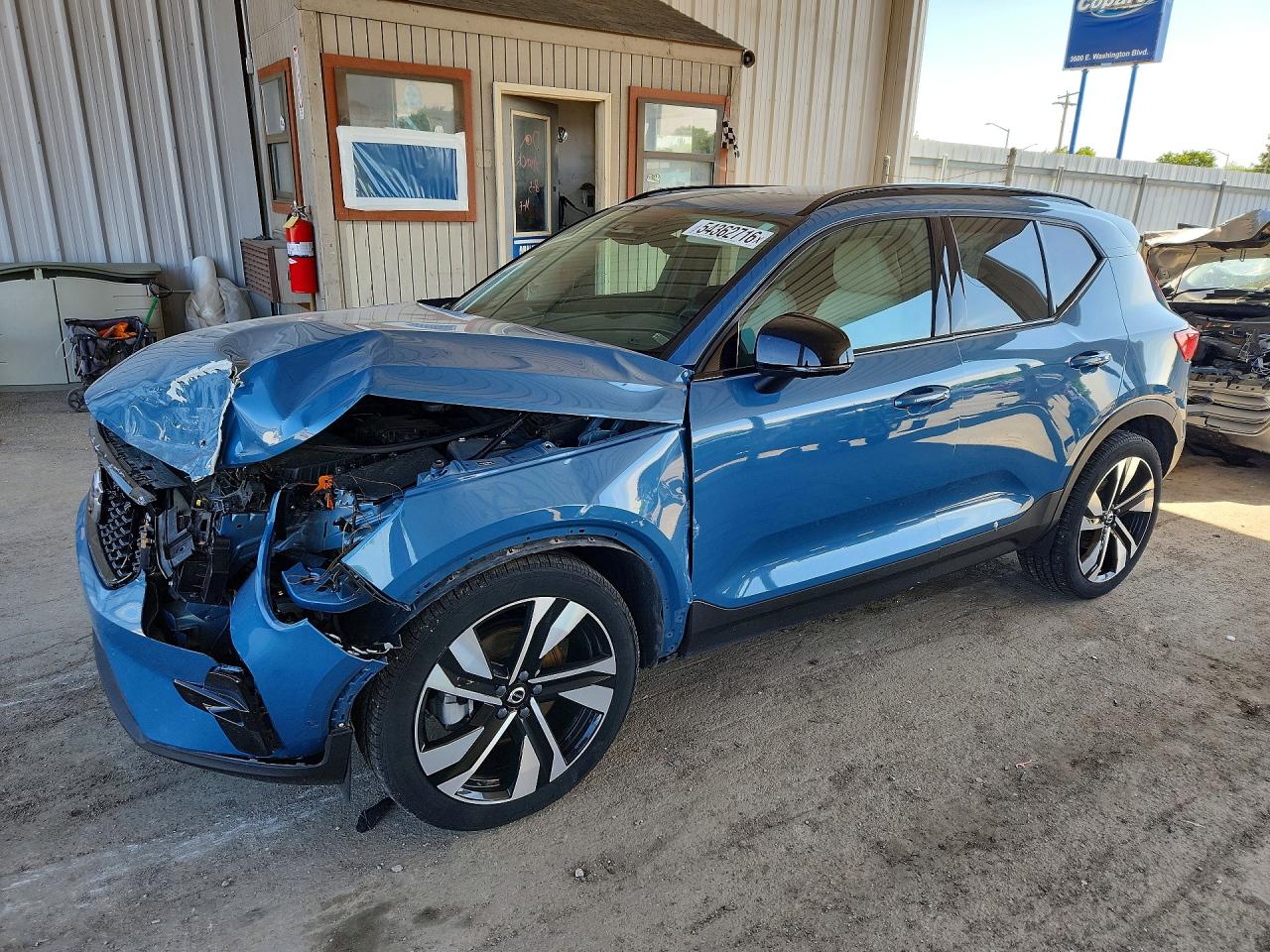 2023 VOLVO XC40 Plus Dark
