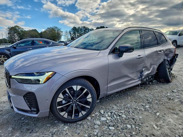 2026 VOLVO XC60 Plus Dark — Front 3/4