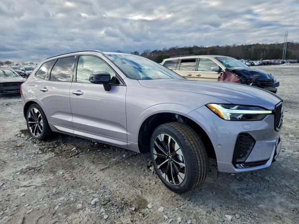 2026 VOLVO XC60 Plus Dark — Passenger 3/4