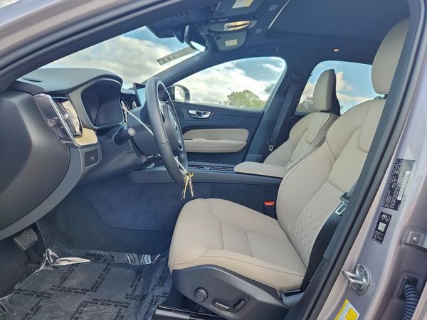 2026 VOLVO XC60 Plus Dark — DENT