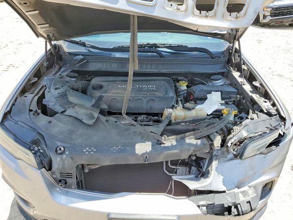 2019 JEEP CHEROKEE LATITUDE FWD