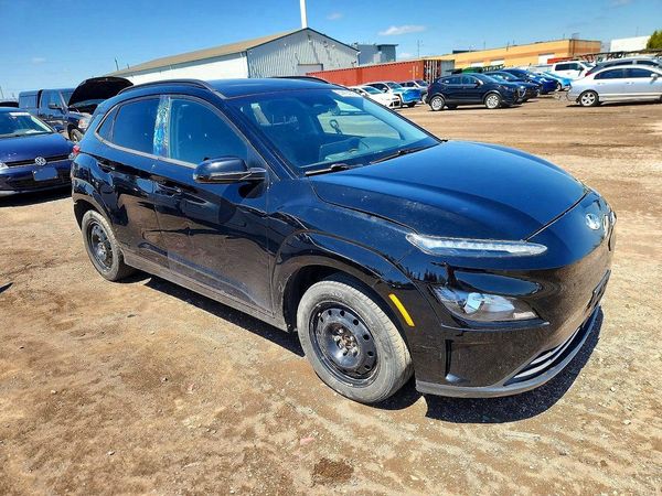 2023 HYUNDAI KONA SE