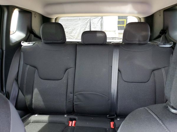 2023 JEEP RENEGADE LATITUDE 4X4