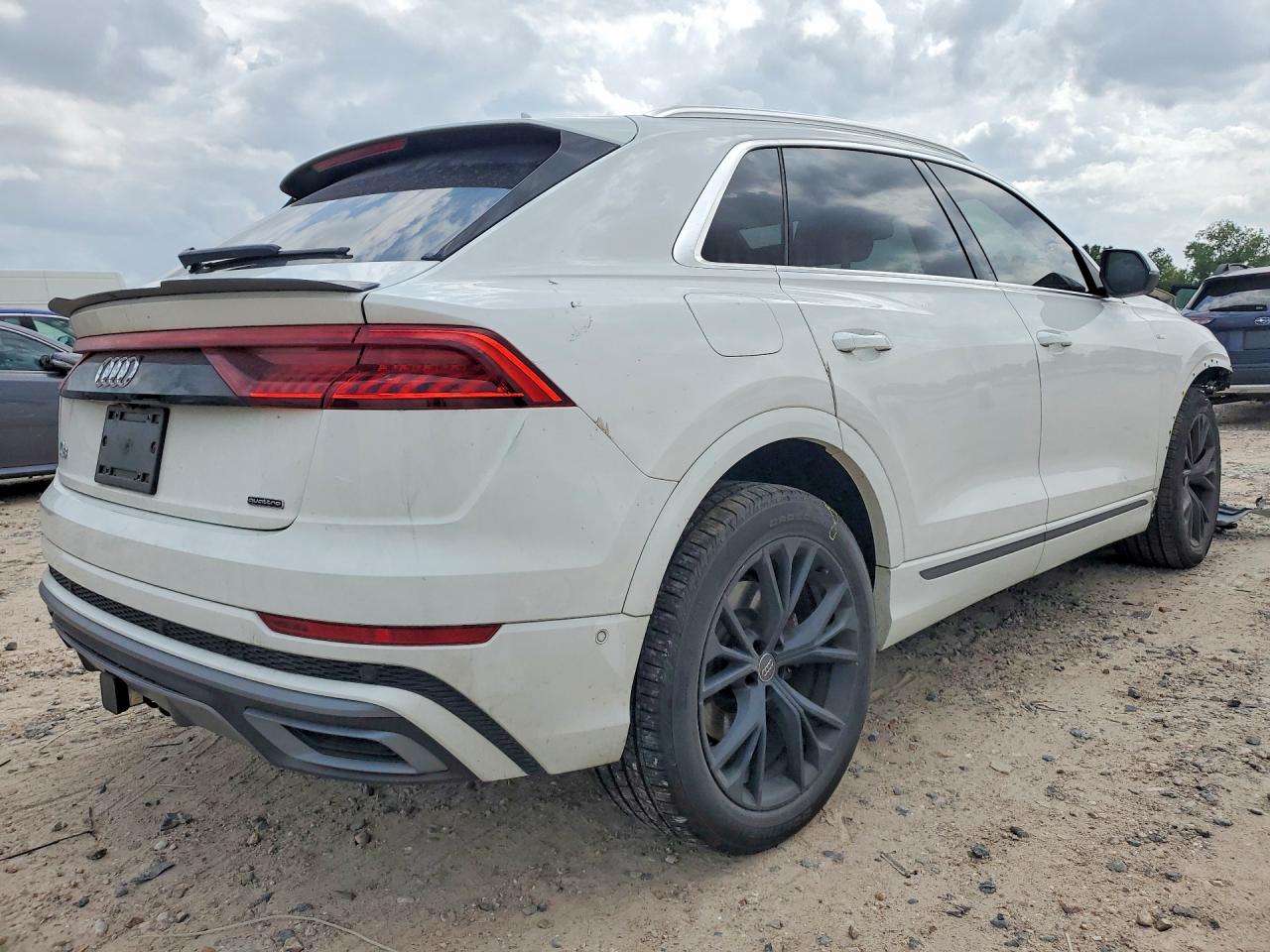 2021 AUDI Q8