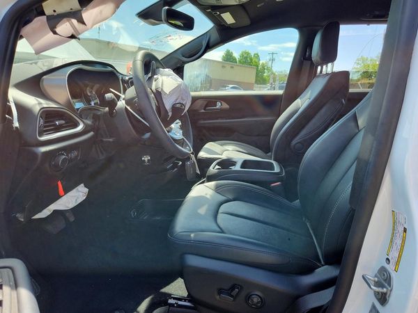 2025 CHRYSLER VOYAGER LX