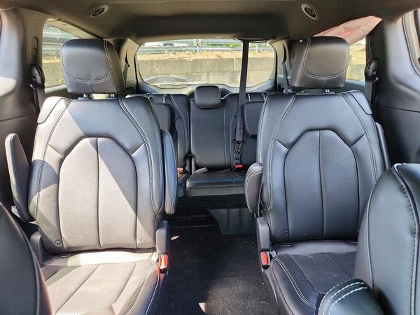 2025 CHRYSLER VOYAGER LX