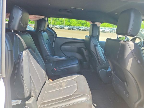2025 CHRYSLER VOYAGER LX
