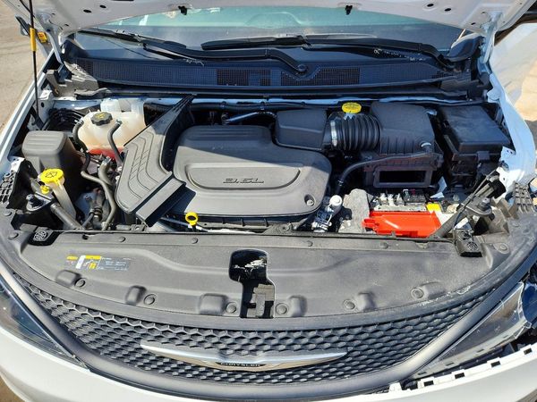 2025 CHRYSLER VOYAGER LX