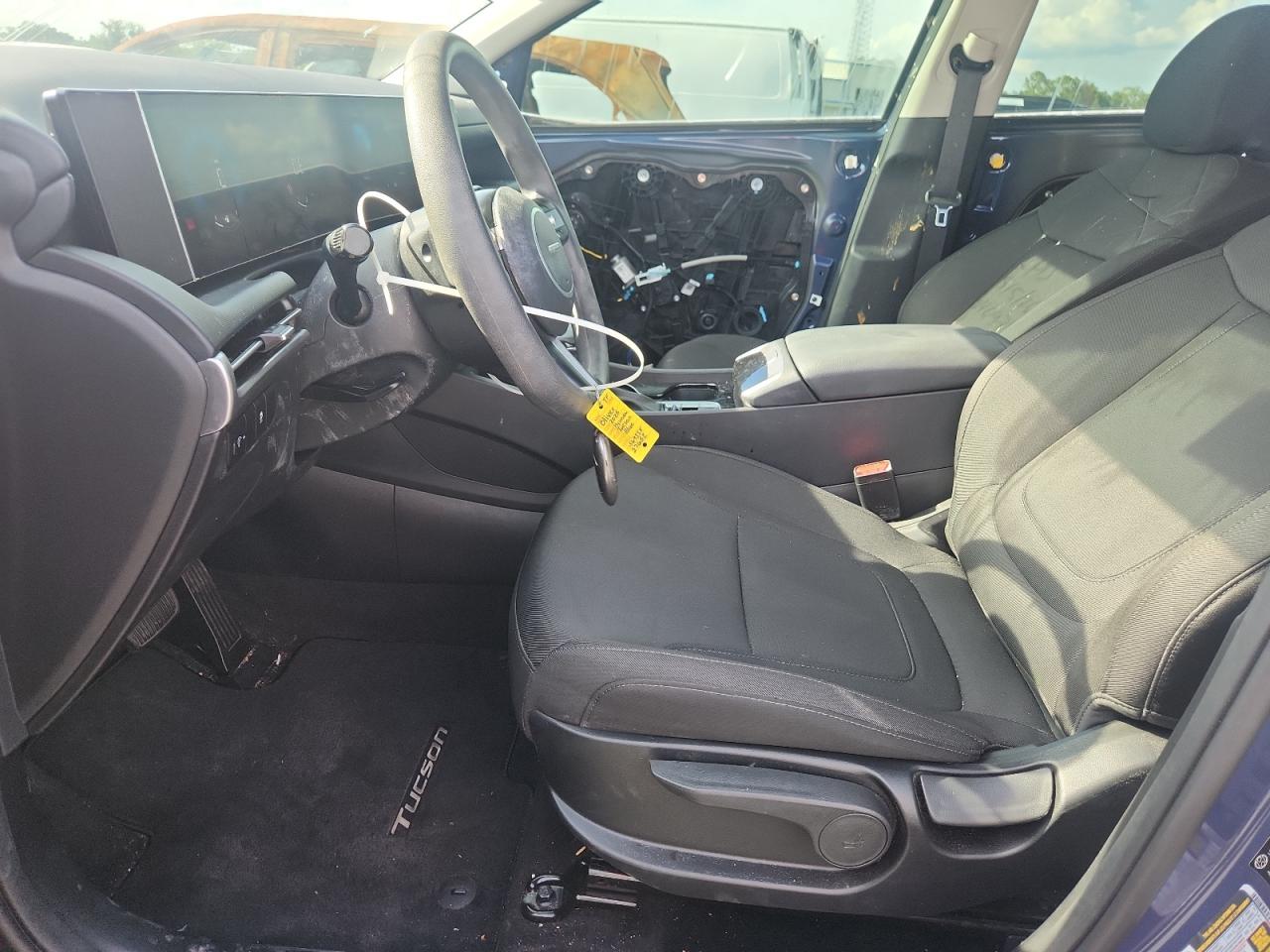 2025 HYUNDAI TUCSON SE
