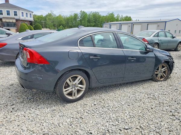 2015 VOLVO S60