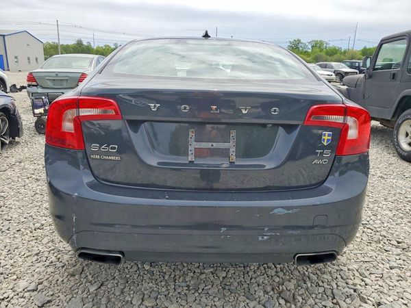 2015 VOLVO S60
