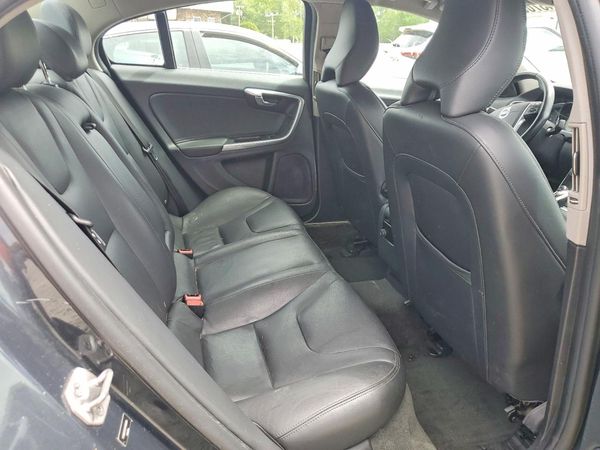 2015 VOLVO S60