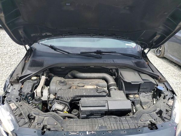 2015 VOLVO S60