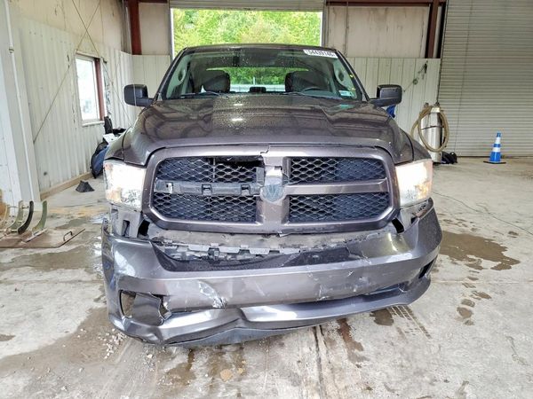 2015 RAM 1500 ST CREW CAB 4X4