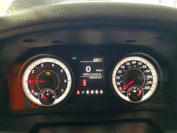 2015 RAM 1500 ST CREW CAB 4X4
