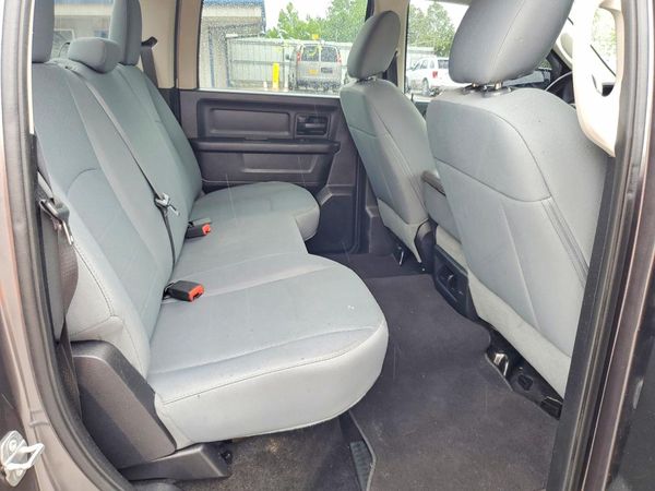 2015 RAM 1500 ST CREW CAB 4X4