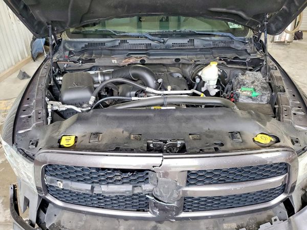 2015 RAM 1500 ST CREW CAB 4X4