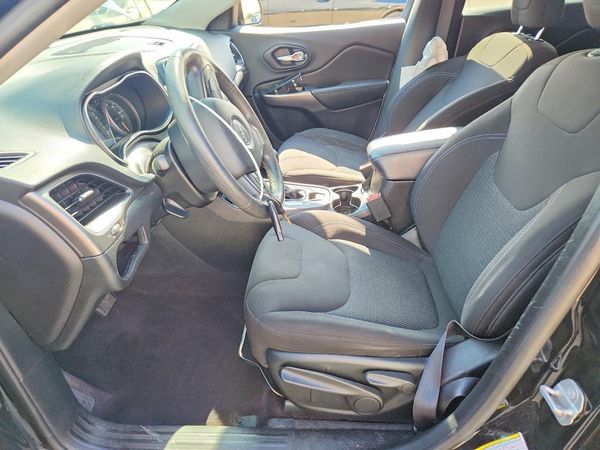 2019 JEEP CHEROKEE LATITUDE FWD