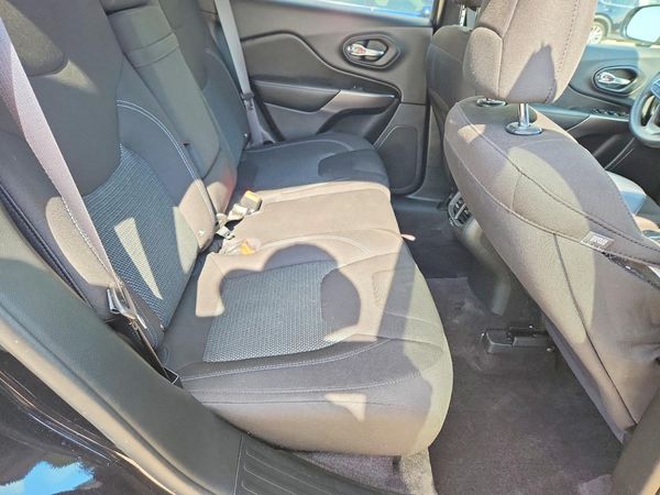 2019 JEEP CHEROKEE LATITUDE FWD