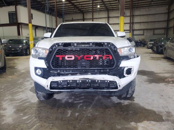 2022 TOYOTA TACOMA SR5