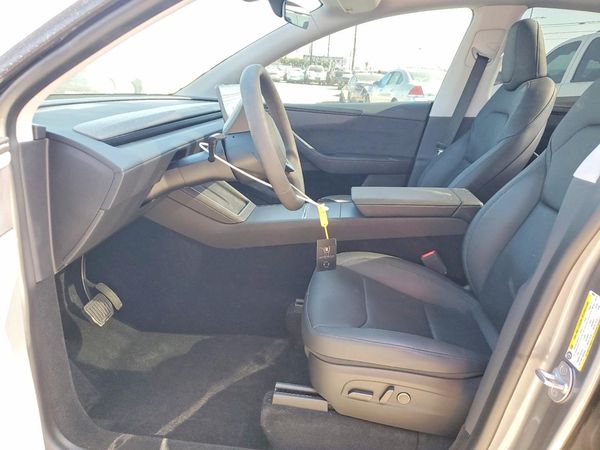 2026 TESLA MODEL Y