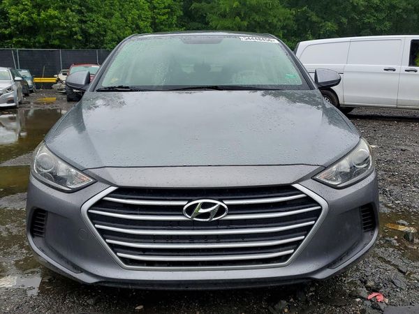2018 HYUNDAI ELANTRA SE