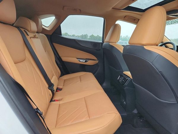 2026 LEXUS NX 450H+ 450h+ Luxury
