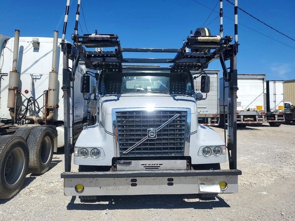 2014 VOLVO VAH