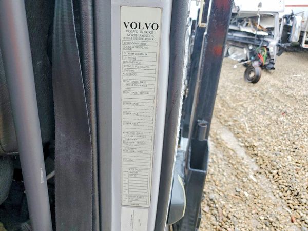 2014 VOLVO VAH