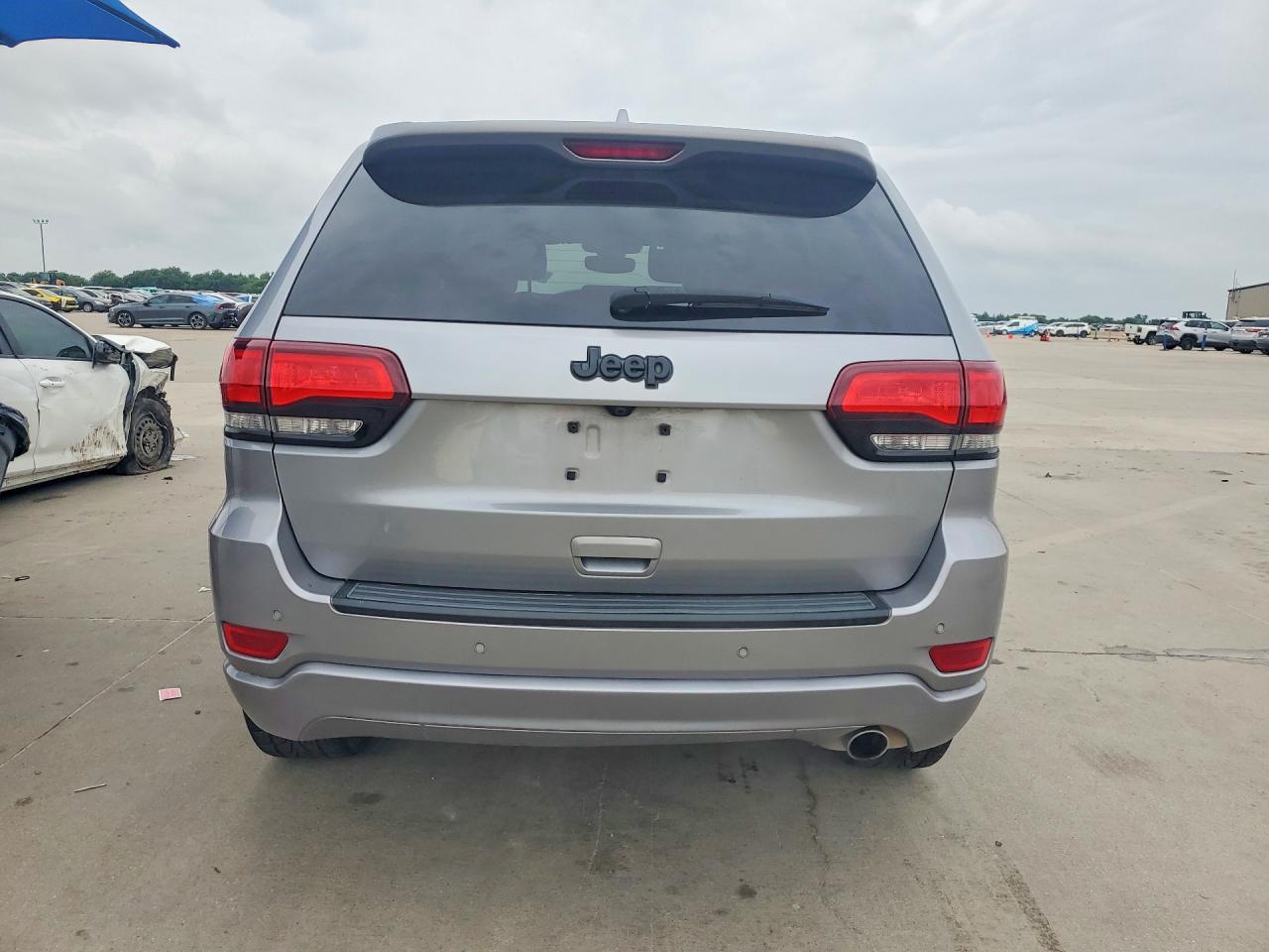 2020 JEEP GRAND CHEROKEE LAREDO 4X2