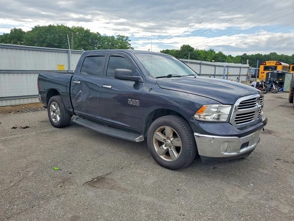 2015 RAM 1500 SLT