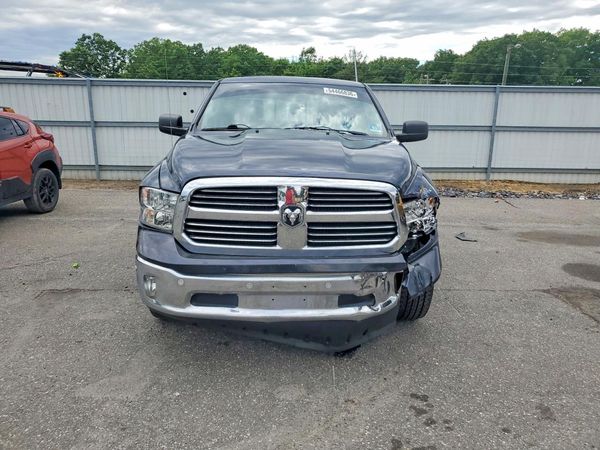 2015 RAM 1500 SLT