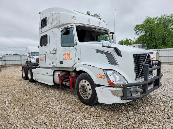 2017 VOLVO VNL