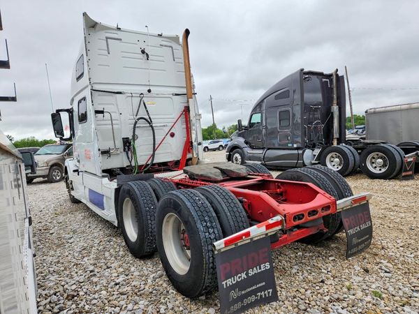 2017 VOLVO VNL