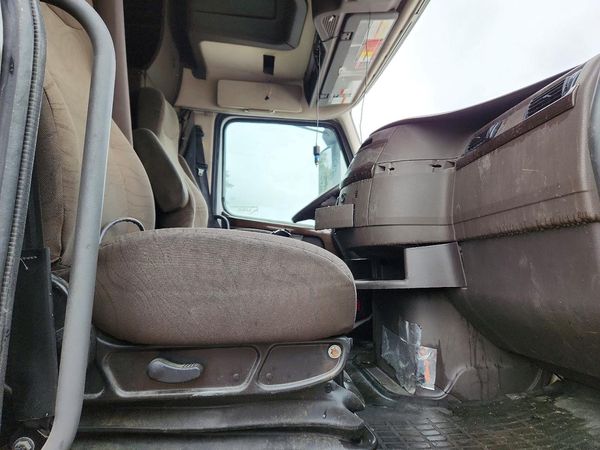 2017 VOLVO VNL