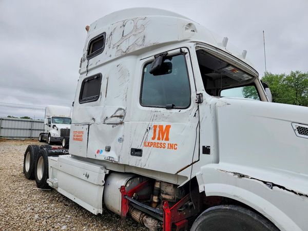 2017 VOLVO VNL