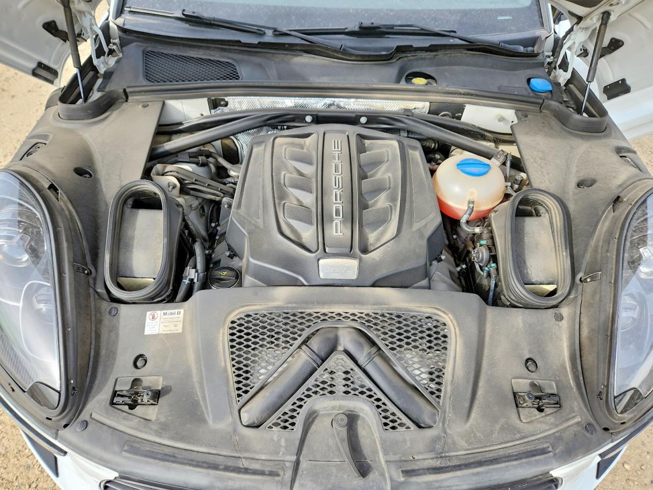 2017 PORSCHE MACAN