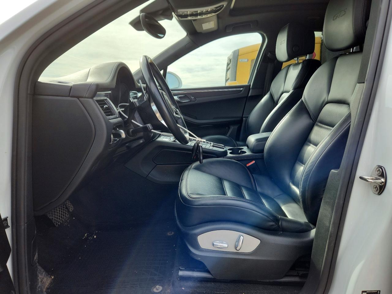 2017 PORSCHE MACAN