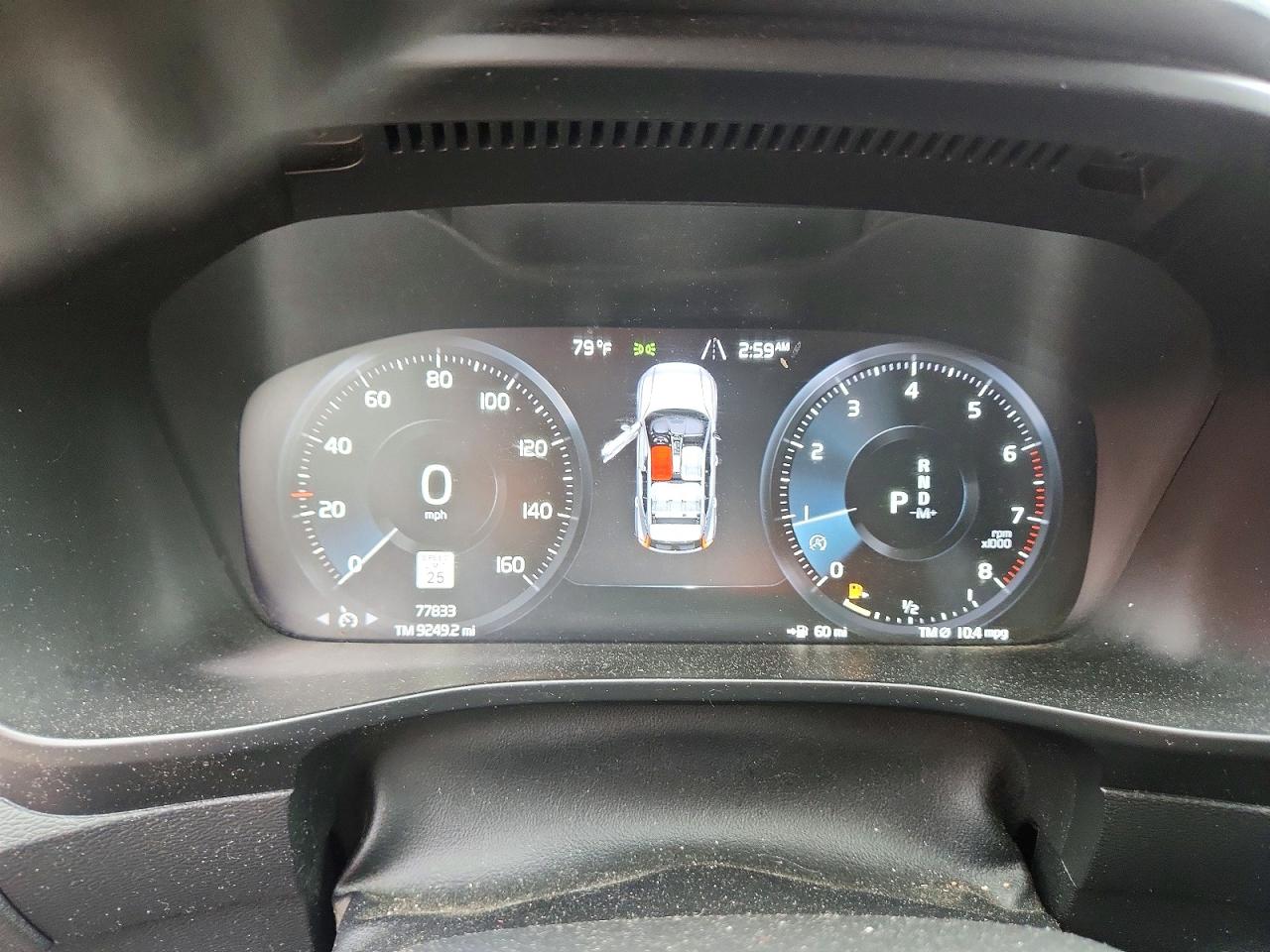 2020 VOLVO XC40 Momentum
