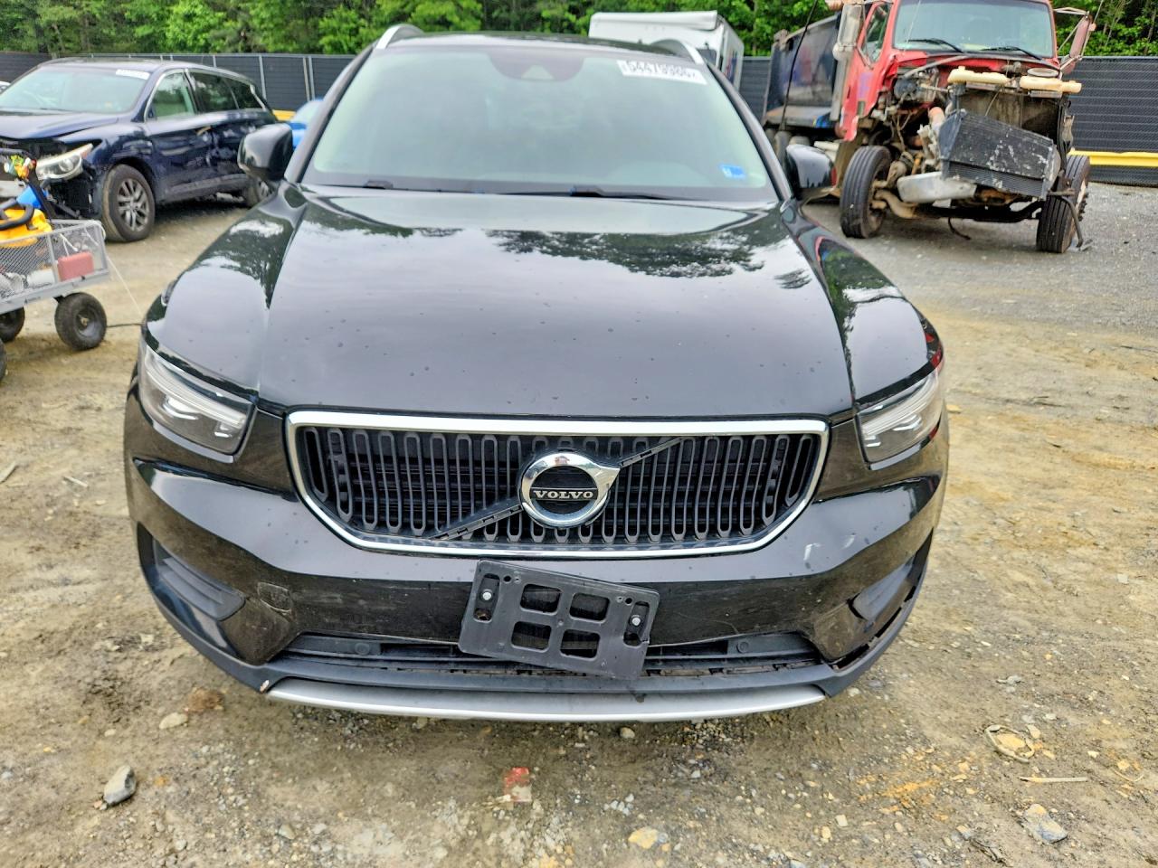 2020 VOLVO XC40 Momentum